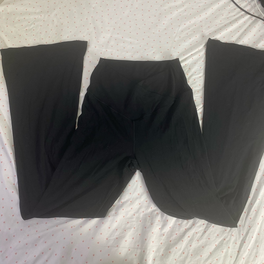 Offline by Aerie Crossover Flare Leggings. Size L